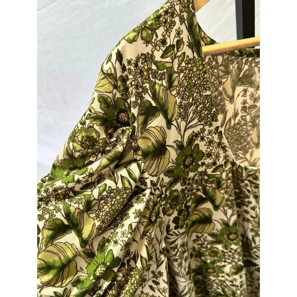 Socialite Curve Boho Floral Green Relaxed Top Size 4X Cottagecore - Picture 5 of 6